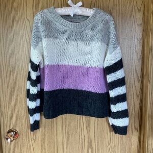 2 GAP women’s sweaters